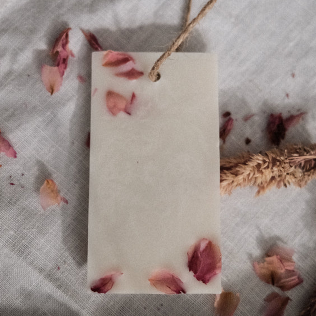 Peony and oud room freshener 